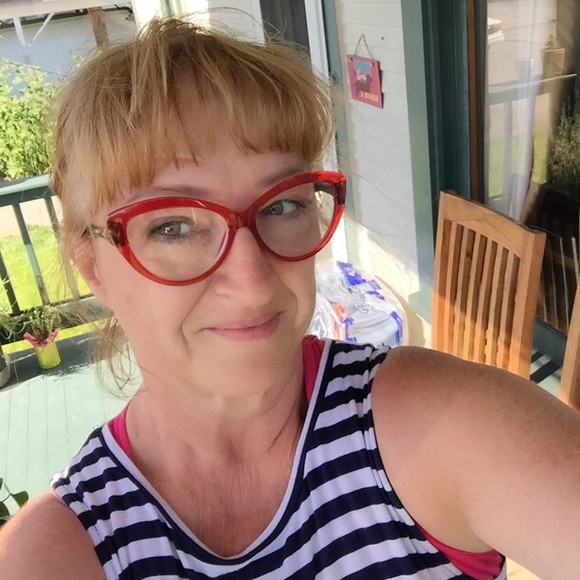 Meet your Posher, Mimi - Picture 3 of 3